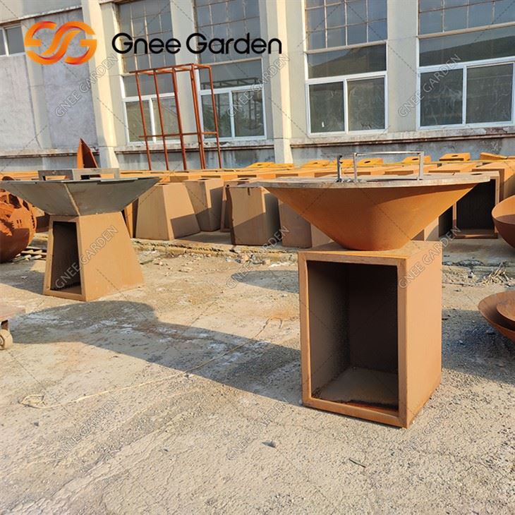 Foyer de cuisine avec modèles de barbecue, grilles de barbecue Corten Brasero