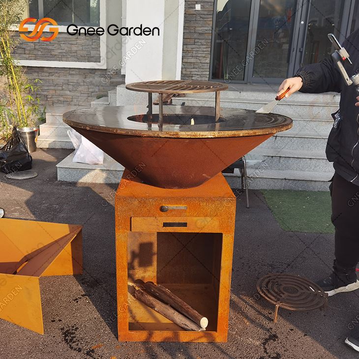 Foyer brûlant en bois en métal en acier de Corten de meubles extérieurs avec le gril de BBQ