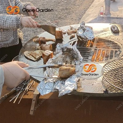 Barbecue Corten Grill à bois à l'extérieur