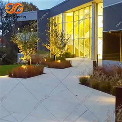 Lumières extérieures de pilier modernes.